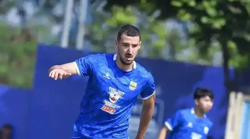 Gol Balsa Sekulic Antarkan Persib Sapu Bersih Grup A